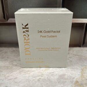 Gold and White Exfoliant Scrub with 24K Gold
